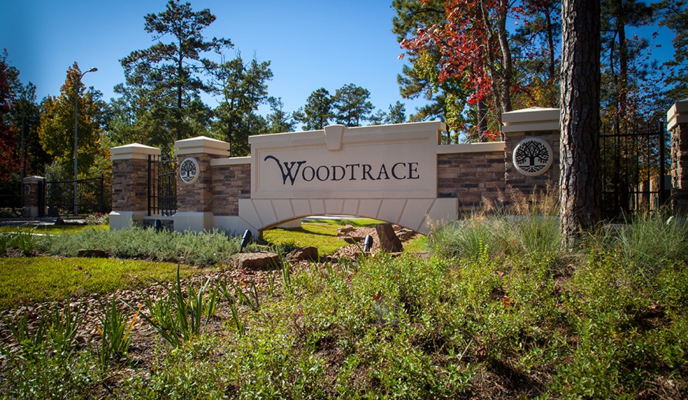 Woodtrace entry monument